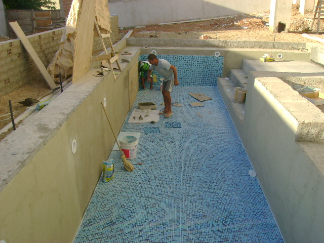 INICIO DA CONSTRUÇÃO DA PISCINA