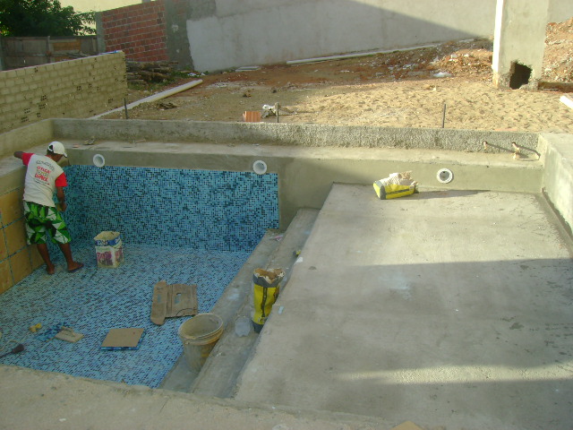 INICIO DA CONSTRUÇÃO DA PISCINA