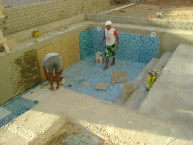 INICIO DA CONSTRUÇÃO DA PISCINA