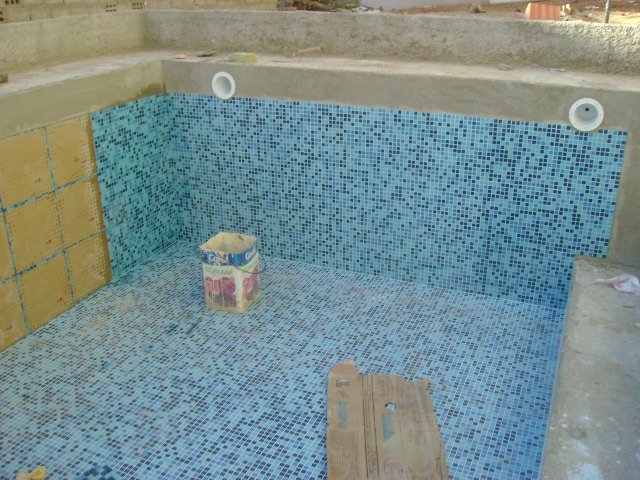 INICIO DA CONSTRUÇÃO DA PISCINA