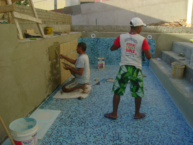 INICIO DA CONSTRUÇÃO DA PISCINA